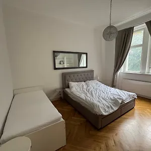 Days - Family Friendly - Super Bright - Old Town Praga